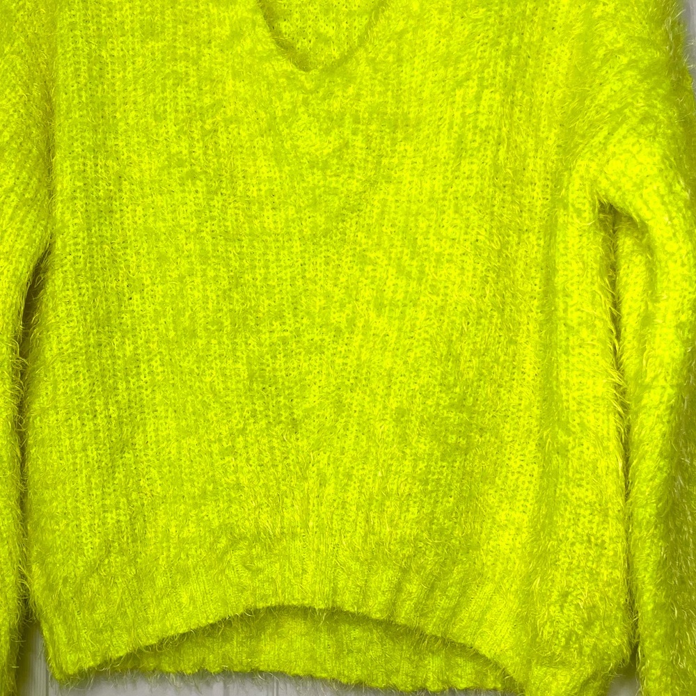 Sweater - Picture 4 of 9